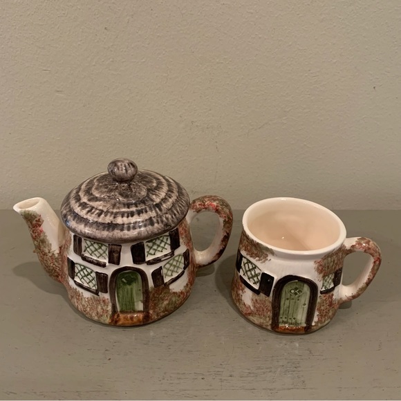 Made In Devon England Cottage Tea Pot With Cup - Picture 1 of 7